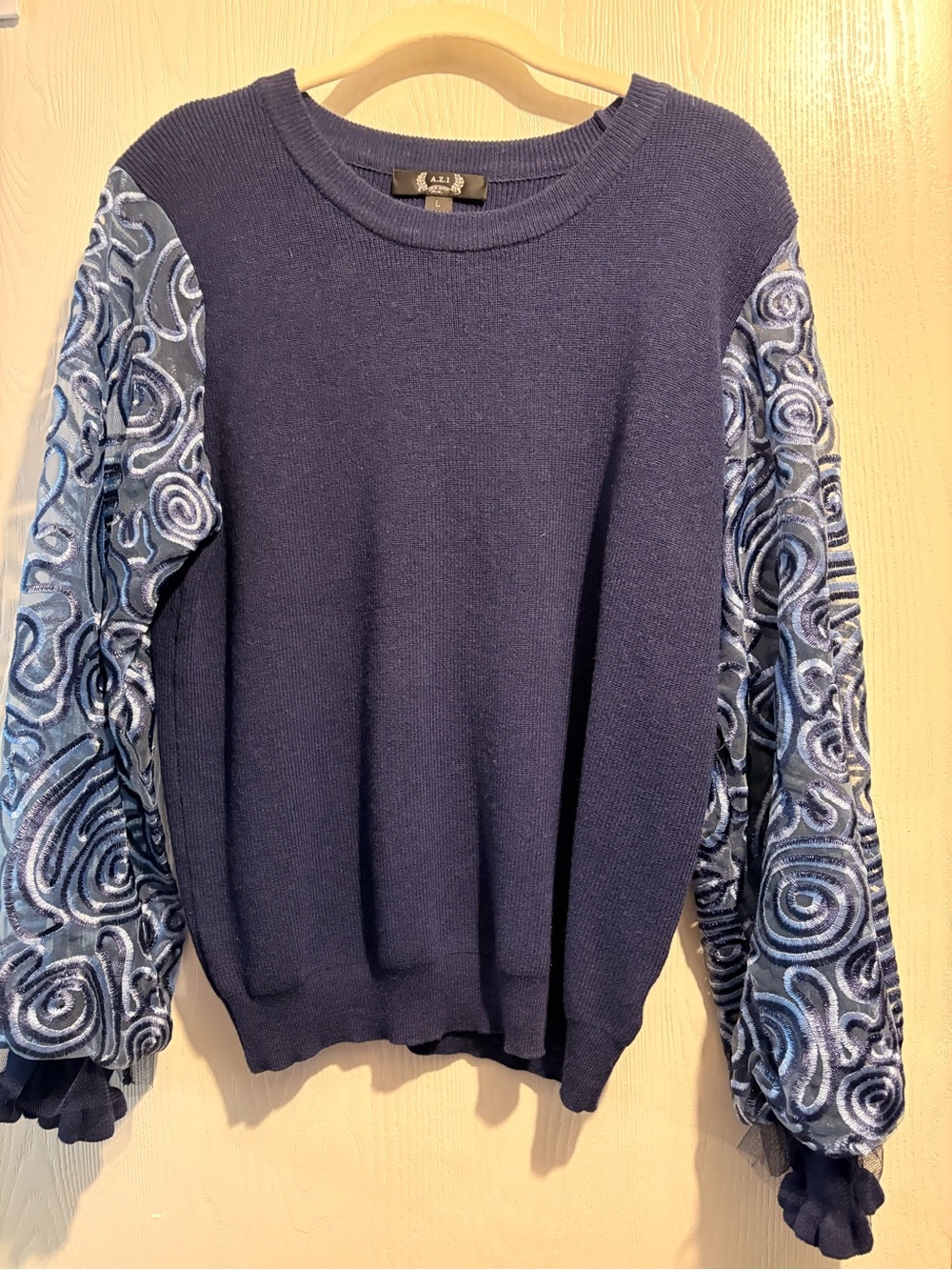 CUTE AZI LIGHT SWEATER FROM JEANS AND A CUTE TOP SHOP